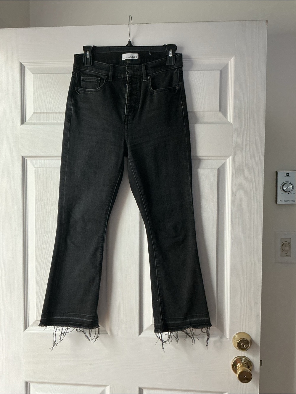 LOFT Black Cropped Frayed-Hem Jeans - Picture 1 of 1